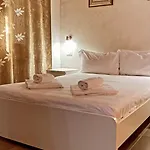 Venice Sanella *